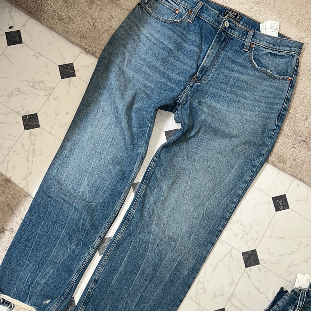 NWOT ABERCROMBIE 32 14 Zoe Natural rise Ankle straight Jeans destroyed hem pants